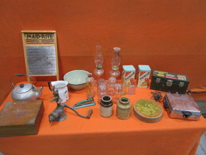 lot 146 image: Vintage Items
