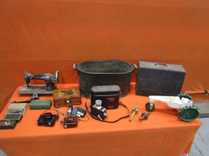 lot 147 image: Vintage Items