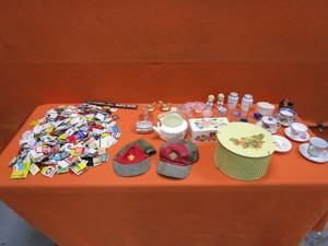 lot 148 image: Vintage Items & Matchbook Collection