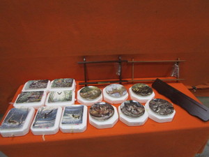 lot 162 image: Collector Plates & Wall Hangers