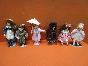 lot 163 image: (6) 18 Porcelain Dolls
