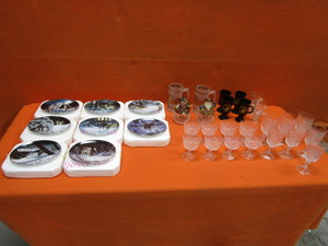 lot 164 image: Collector Plates & Glassware