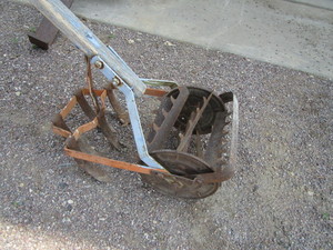 lot 167 image: Vintage Garden Cultivator