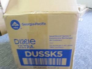 lot 11 image: case of dixie plastic knives refill...