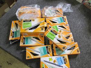 lot 77 image: lot of pens open box all ...