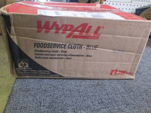 lot 84 image: box of wypall blue food service clo...