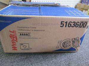 lot 85 image: box of wypall blue food service clo...