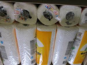 lot 129 image: 20 rolls of bounty paper towels ...