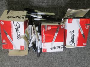 lot 140 image: lot of sharpies ...
