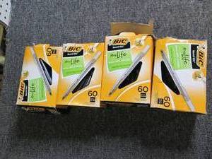 lot 175 image: lot of pens ...
