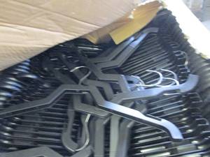 lot 195 image: case of 200 plastic top field house...