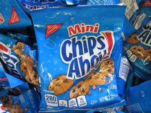 lot 222 image: 30 2 oz bags of mini chips ahoy co...