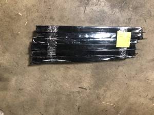 lot 6 image: Lot of Husky Pry Bar Set (3-Piece) Customer Returns See Pictures