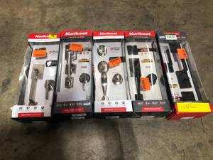 lot 10 image: Lot of Door Handles   Customer Returns See Pictures