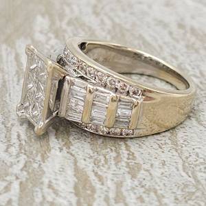 Non-Stop Sparkles 3.00 CARAT Diamond Illusion Cluster Beveled Edge Estate Ring in 14k Yellow Gold $5,400 Retail