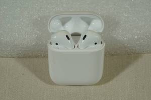 lot 15 image: AirPods 2nd Generation - Lightning Charging Case