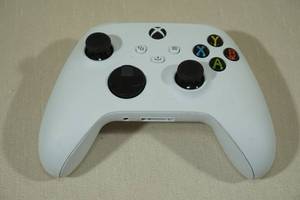 lot 101 image: Xbox Wireless Controller White