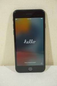 lot 117 image: Apple iPhone SE 64GB Black - Boost Mobile