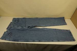 lot 125 image: Wrangler Relaxed Fit Mens Jeans 42x32