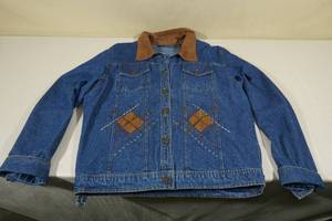 lot 126 image: New Identity Jean Jacket -Womens XL