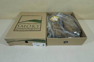 lot 135 image: Smoky Mountain Boots -Youth Size 4, Oiled Distressed Brown