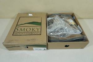 lot 136 image: Smoky Mountain Boots -Youth Size 7, Real TreeBrown Leather