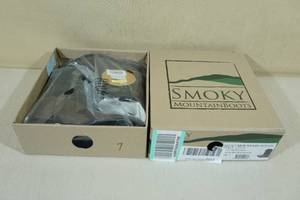 lot 138 image: Smoky Mountain Boots -Little Kids Size 7, BrownBlack