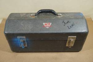 lot 152 image: Metal Tool Box with Tray