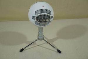 lot 187 image: Blue Snowball iCE condenser Computer Recording Microphone
