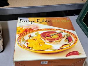 lot 1174 image: Santiago Chili 3-piece Chip N Dip Set (in original box) - 16 Platter, 6 Dipping Bowl, 6 Serving Spoon