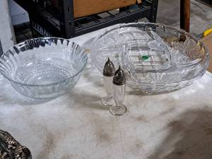 lot 1179 image: Glass Serving Platter, Serving Bowl, Salt & Pepper Shakers