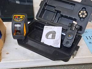 lot 1183 image: CSTBerger ILM-XT Mini Laser Cross Level, Self-Leveling with Case