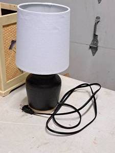 lot 1188 image: 13 Table Lamp w Shade