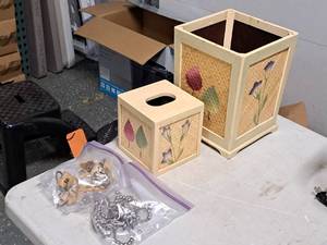 lot 1189 image: Home Dcor - Waste Basket, Tissue Dispenser, Shower Hooks (x2 bags)