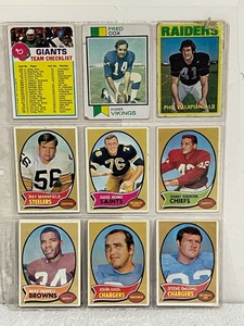 lot 46 image: Vintage Football Cards