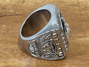 lot 82 image: Los Angeles Raiders Super Bowl XVIII Champion Ring Replica