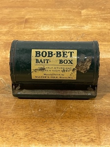 lot 22 image: Bob-Bet Bait Box