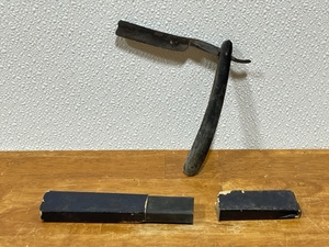 lot 23 image: Antique Straight Razor