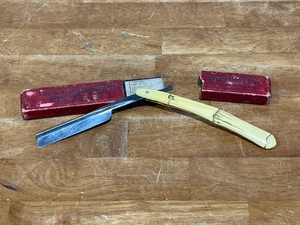 lot 24 image: Antique Straight Razor