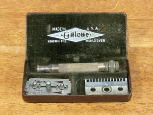 lot 27 image: Vintage Gillette Razor and Case