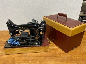 lot 37 image: Singer 99K Sewing Machine