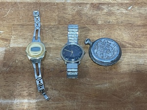 lot 10 image: Watches