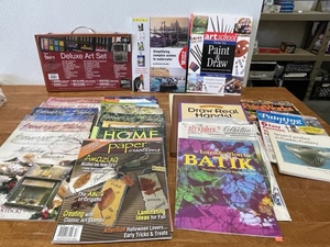 lot 19 image: Deluxe Art Set and How to Books and Magazines