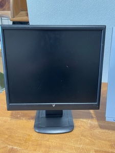 lot 15 image: Computer Monitors