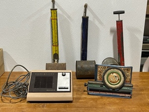 lot 71 image: Vintage Hand Pumps, Simplex Typewriter, GE Deskon II