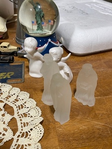 lot 95 image: Assortment of Vintage and Collectible Items