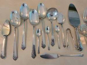 lot 2 image: Heirloom Sterling Silver Hostess Service  Damask Rose Pattern 632.5 grams