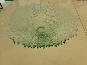 lot 31 image: Large Ice Green Art Glass Contemporary Centerpiece