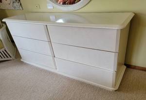 lot 86 image: Lane Six Drawer Mottled Soft Beige Dresser