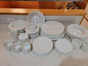 lot 73 image: Monarch Whiteware China Service